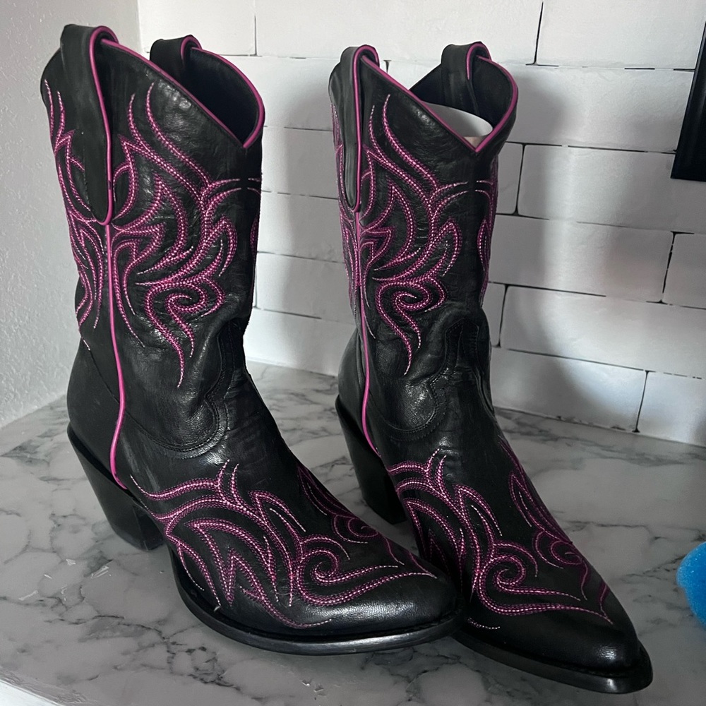Size 9 mycella hot pink yippekayyay by old Gringo